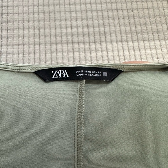 Zara Green Satin Bell Sleeve Crop Blouse with Tie Front - Picture 5 of 6